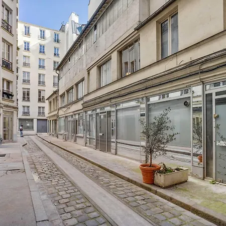 Elegantly Designed Duplex For Four Apartment Paris